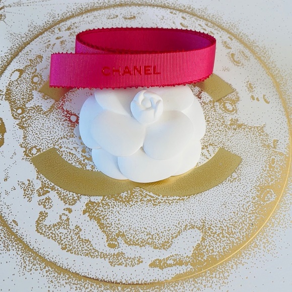 CHANEL Magenta Color Embossed Ribbon - Picture 3 of 10
